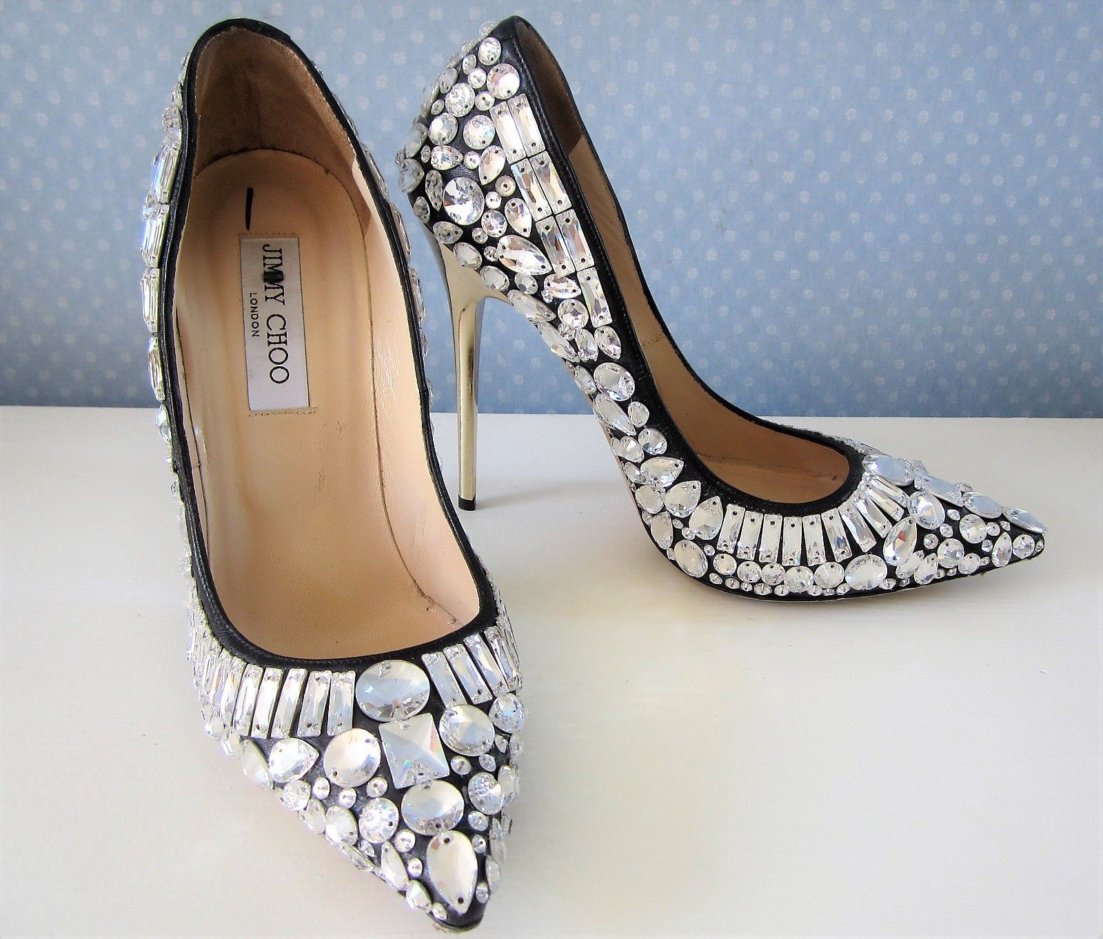 Un top 5 des créations de chaussures les plus chères avec des cristaux Swarovski ! 